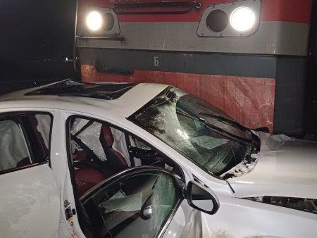 Столкновение поезда с легковым автомобилем