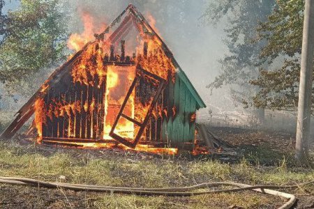 Огнеборцы работали на пожаре по рангу 1-БИС